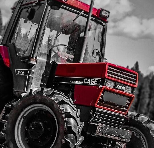 tractor, vehicle, field, machinery, agricultural machinery, meadow, rural, agriculture
