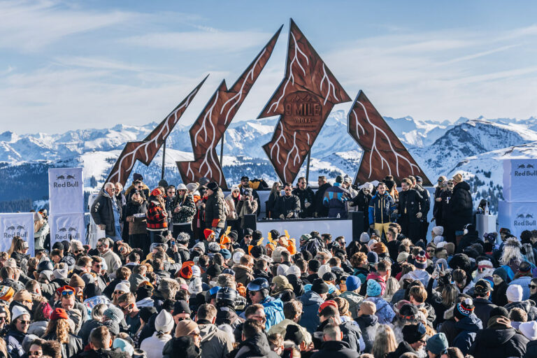 Rave on Snow 2025 1200x800