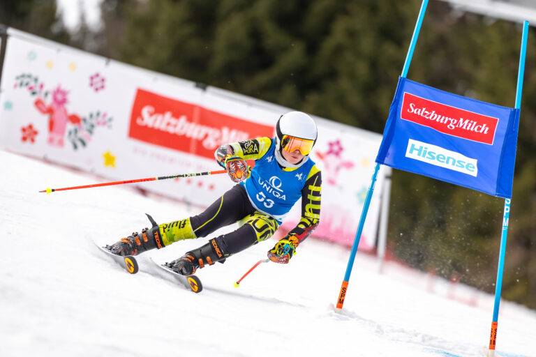 28.01.2026, Flachau, AUT, SalzburgMilch Kids Cup, Flachau, Schülertestrennen S13/14, Riesenslalom, im Bild Jonas Schartner (SB) // Jonas Schartner (SB) in action during 1st run of the Ski Alpine Giantslalom student test race S13/14 of the Ski Austria SalzburgMilch Kids Cup series. Flachau, Austria on 2026/01/28. EXPA Pictures © 2026, PhotoCredit: EXPA/ Johann Groder