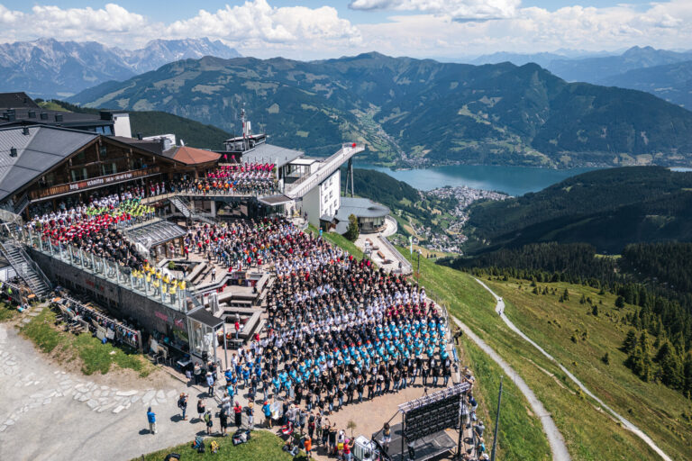 Ein Weltrekord mit atemberaubendem Ausblick auf den Zeller See (c)Zell-am-See-Kaprun_JOE.aa597ed3